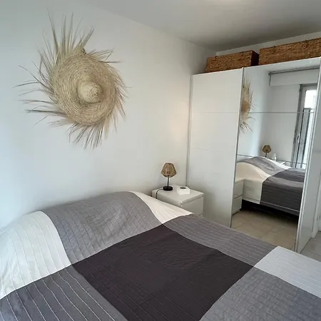 2 Etoiles, 4 Pers, A 100m, Centre-ville, Balcon, Parking - Fr-1-197-570 شقة *